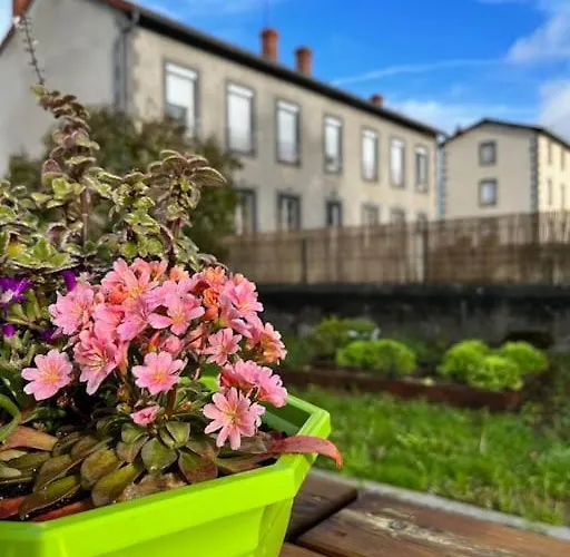 Apartment A L'ancienne Ecole Saint-Ours (Puy-de-Dome)